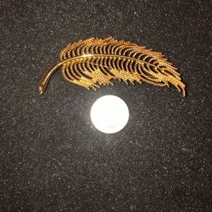 Vintage Estate signed Monet Brooch Pin MINT gold tone feather